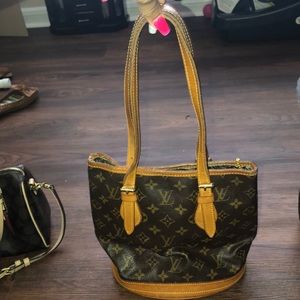 Aunthentic Louis Vuitton bucket purse
